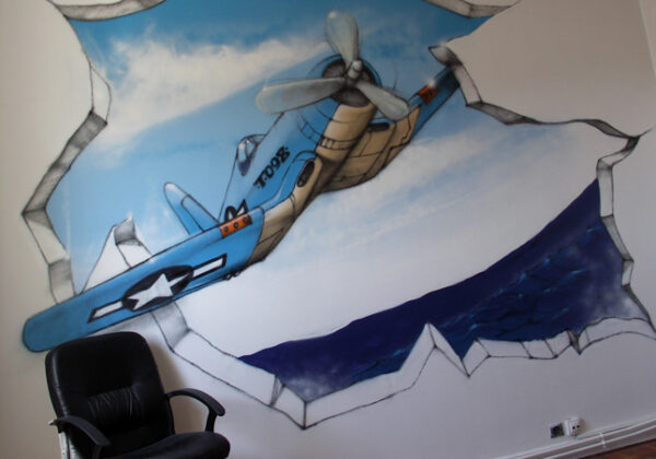 Un avion en graff d'intérieur (fait à Nice)