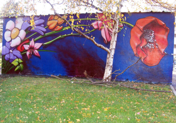 Graffiti d'un local poubelles à Nanterre