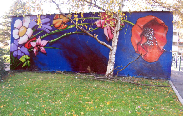 Graffiti d'un local poubelles à Nanterre