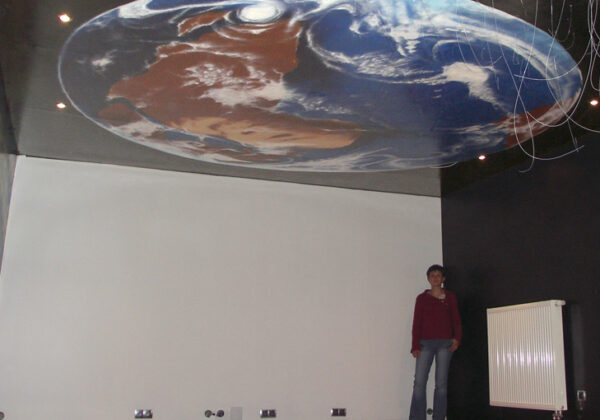 Décoration d'un plafond à Nancy avec une vue de la Terre
