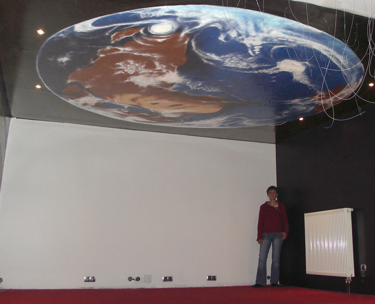 Décoration d'un plafond à Nancy avec une vue de la Terre