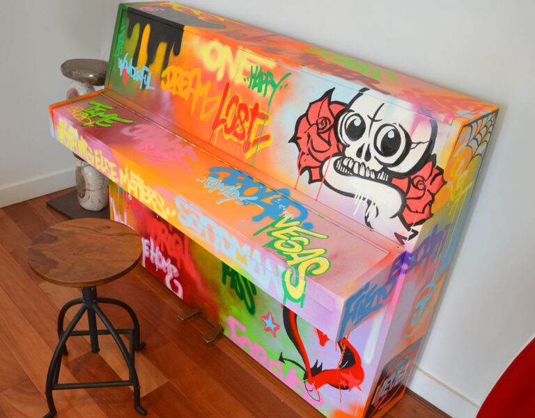 Graffiti maison déco sur un piano fait à Neuilly