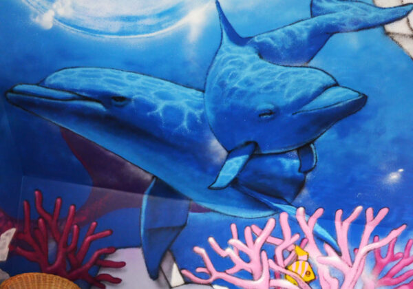 Cannes | Dauphins déco d'un mur d'intérieur