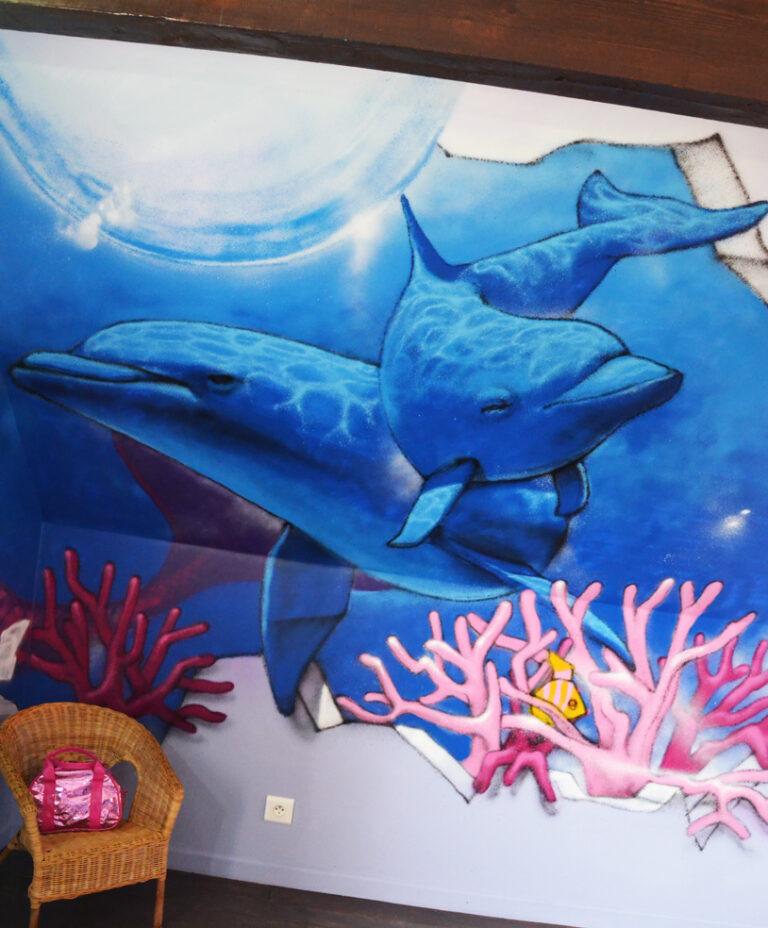 Cannes | Dauphins déco d'un mur d'intérieur