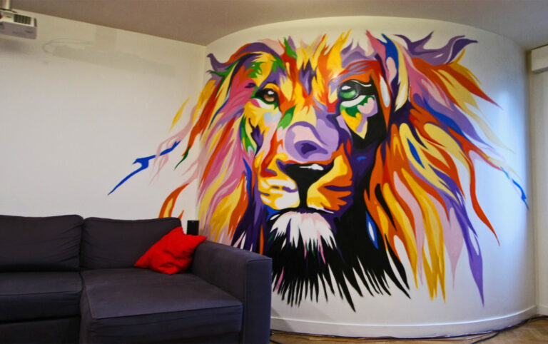Graff d'intérieur à Vincennes avec un lion dans le salon