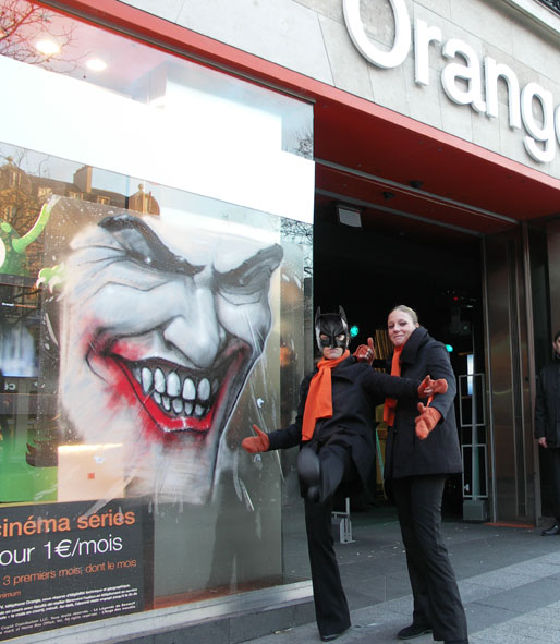 Graff du Joker à la boutique Orange des Champs-Elysées