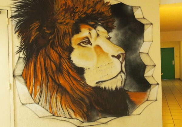 Dreux Hall immeuble avec un lion