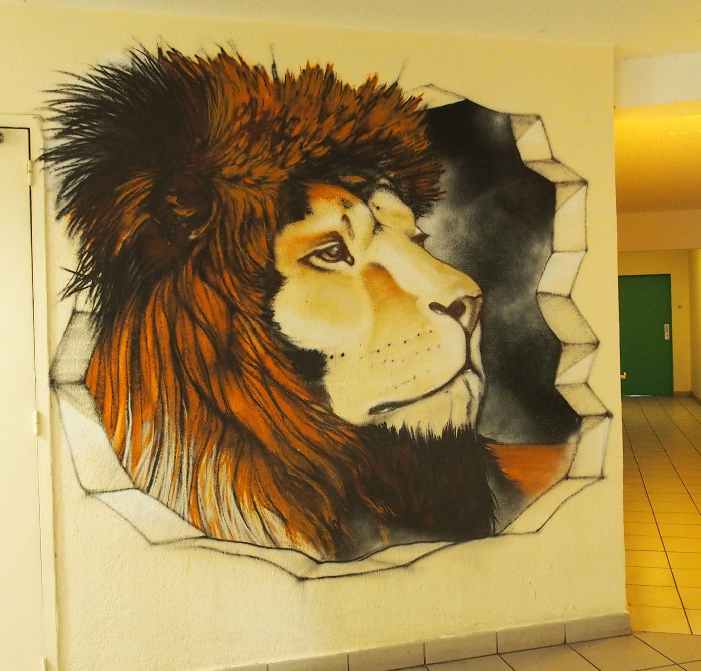 Dreux Hall immeuble avec un lion