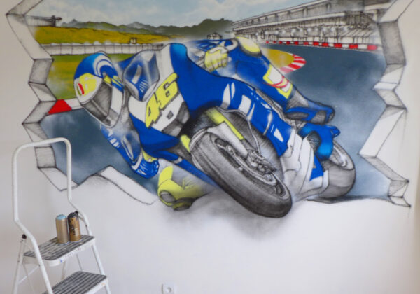 Graff d'une moto à Tours