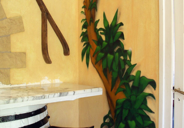 Graff déco sur un mur du salon avec une plante à Montélimar