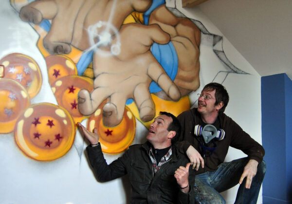 Décoration sur un mur d'un Kamé Hamé Ha du manga Dragon Ball