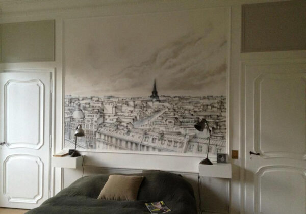 Le graffeur déco a réalisé une vue de Paris au dessus d'un lit dans une chambre