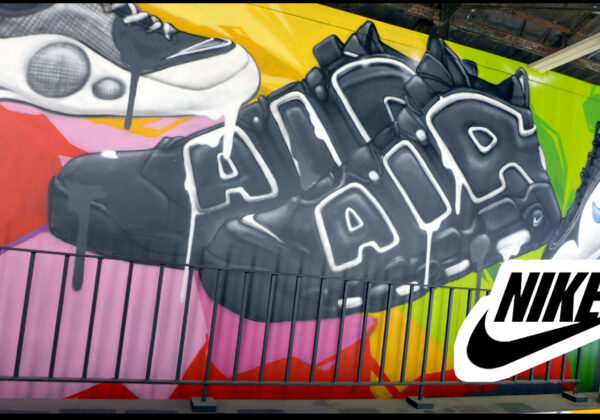 Le taggueur a fait une fresque avec des baskets dans un magasin à Lille