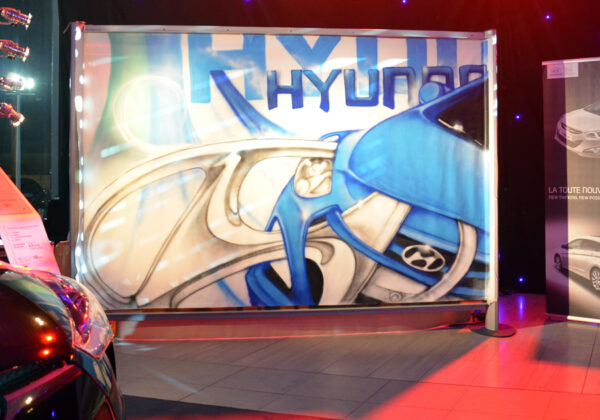 Le graffeur professionnel a réalisé un live painting dans un garage Hyunday